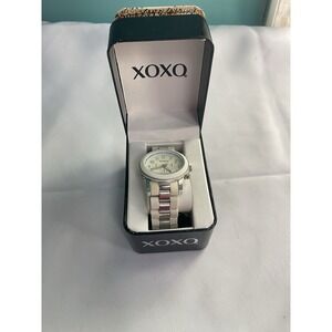 Xoxo Womens White Silver Tone Round Analog Display Wristwatch BinA